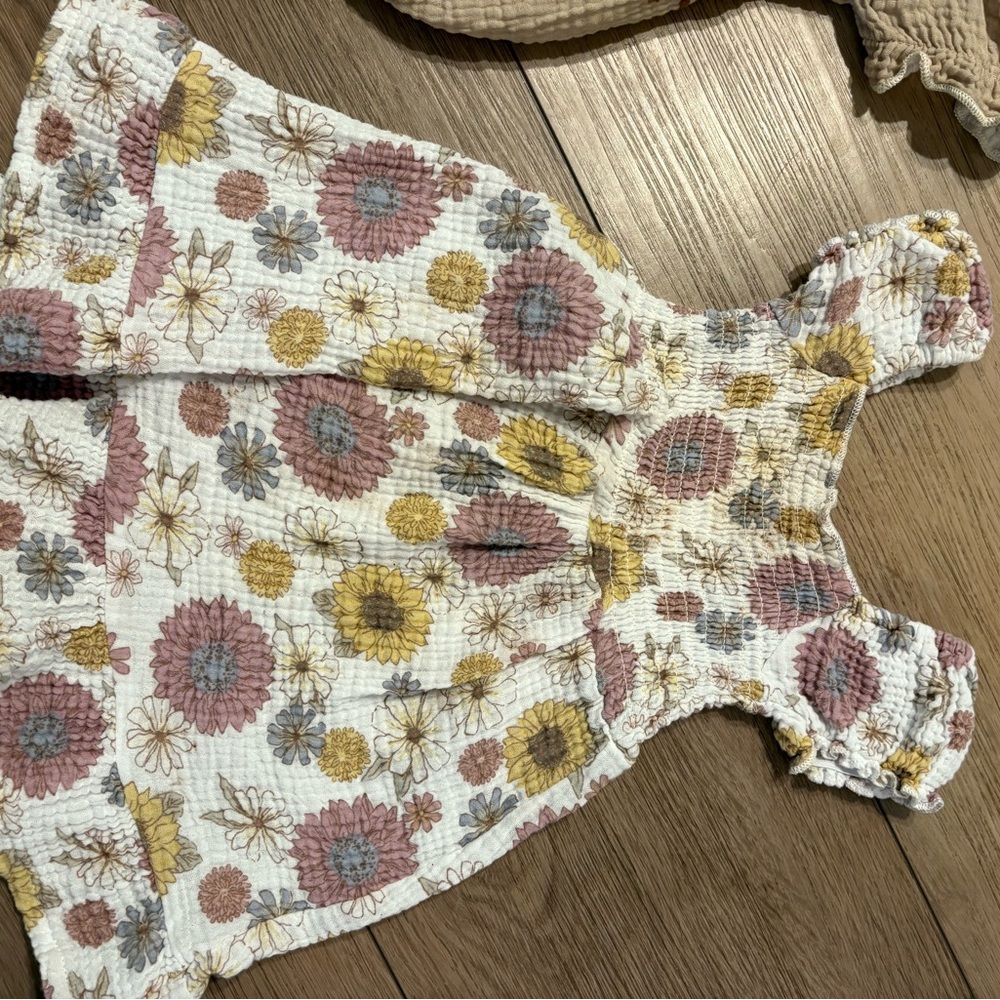 18M Spring/Summer Large Bundle - Picture 16 of 16